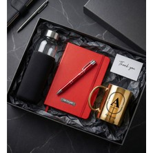 Kişiye Özel Gold Renk Parlak Kupa & Kırmızı Defter & Kırmızı Kalem & Kılıflı Siyah Matara Hediye Seti