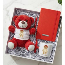 Kişiye Özel Tişörtlü Kırmızı Peluş Ayıcık & T Kulplu Kupa & Kırmızı Defter & Kalem Hediye Seti