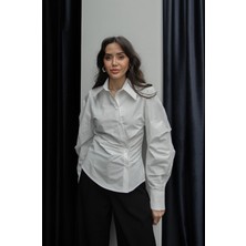 Havoş Beyaz Çapraz Düğmeli Drapeli Gömlek