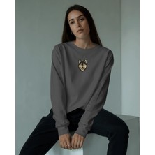 Muhtar Store Husky Baskılı Kadın Sweatshirt – Minimal Göğüs Baskı Antrasit Regular Fit