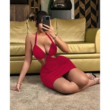 Kiss Me Kadın Kırmızı Boyundan Bağlamalı Aksesuar Detaylı Dekolteli Şık Fantezi Elbise