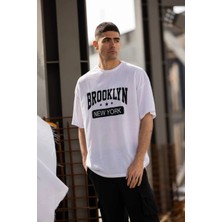 Indispensablely Erkek Bi̇si̇klet Yaka Baskili Oversi̇ze T-Shi̇rt - Beyaz