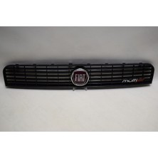 Özgürce Kırmızı Armalı Grande Punto Uyumlu Ön Panjur, Şık ve Dayanıklı Tasarım