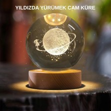Astraltech Sarı Işıklı Dekoratif Cam Küre Kız Figürlü Ahşap Standlı