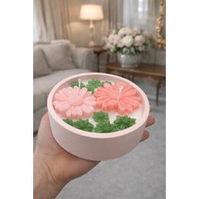 Lumus Candle Amber Kokulu %100 Doğal Soya Mum – Aromaterapi Dekoratif Mum | Çiçek Desenli Tasarım 12X4 cm