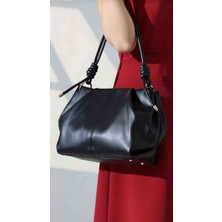 Themoiss Dügüm Detaylı Orta Boy Suni Deri Siyah Fermuarlı Omuz Çantası En 35 Boy 20 cm