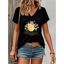 Mercoledi Sweet Honey Baskılı Kadın Oversize V Yaka T-Shırt