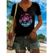 Mercoledi Kadın Regular Kalıp Siyah Kalp Haç Baskılı Yarım V-Yaka Kısa Kollu T-Shirt