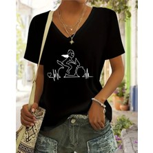 Mercoledi V Yaka Oversize Motorcycle Girl Baskılı Tişört