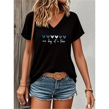 Mercoledi Mavi Kalpler Baskılı Kadın Oversize V Yaka T-Shırt