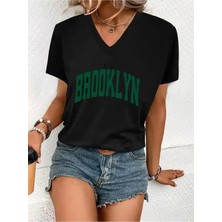 Mercoledi Brooklyn Baskılı Kadın Oversize V Yaka T-Shırt