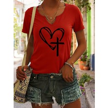 Mercoledi Kadın Kalp Haç Baskılı Yarım V-Yaka Kollu Regular Kalıp Rahat T-Shirt
