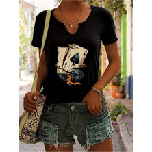 Mercoledi Kadın Iskambil Kagıdı Baskılı Yarım V-Yaka Kollu Regular Kalıp Rahat T-Shirt