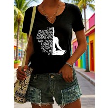 Mercoledi Kadın Yoga Baskılı Yarım V-Yaka Kollu Regular Kalıp Rahat T-Shirt