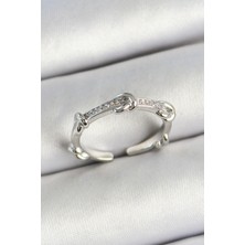 Esranın Dünyası Pirinç Düğüm Figürlü Zirkon Taşlı Gümüş Renk Ayarlanabilir Kadın Yüzük RSEBJ34-ESRDNS