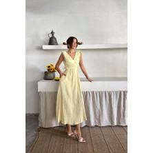 Livizmir Moda Müslin Elbise Omuz Büzgü Detaylı V Yaka Kolsuz Elbise - Sarı