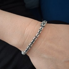 Bir Gümüş Aşkı 925AYAR Gümüş Özel Üretim Kral Model Üzeri Küçük Siyah Taşlı Erkek Bileklik