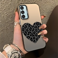 HONTINGA Samsung Galaxy M15 ile Uyumlu Kılıfı Silikon Kenar Sert Arka Düşüme Önleyici Basitlik Anti Düşme Kamera Korumali Leopar Kalp Desen Telefon Kılıfı Kadın ve Erkek Için Uygundur K1-0715