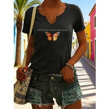 Mercoledi Kadın Kelebek Baskılı Yarım V-Yaka Kollu Regular Kalıp Rahat T-Shirt