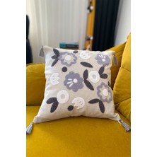 Özgürce Dekoratif Çiçek Desenli Gri Kırlent Kılıfı 43X43, Şık ve Zarif Tasarım