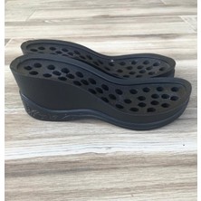 Özgürce Şık Siyah Dolgu Topuk Ayakkabı Tabanı, Konfor ve Stil Bir Arada