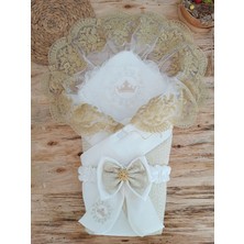 İsmiyle Al Yenidoğan Titi Taç Nakışlı Plazma Taşlı Güpürlü Çift Fiyonk Duvaklı Trilüks Kundak Bebe