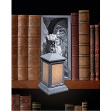 Figürcüm Karanlık Çağlar Temalı Dekoratif Kitap Standı – Orta Çağ Gothic Tasarım Kitap Tutucu