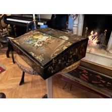 1900 Başları Fransız El Boyama Hattat Yazı Kutusu 30,5 cm 25 cm 9,5 cm Ölçülerinde