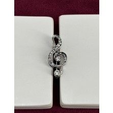 Calista Aksesuar Gümüş Minik Taşlı Sol Anahtarı Figürlü Silver Broş