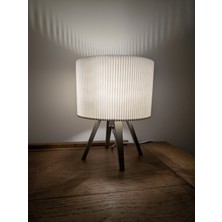 Modern Çizgili Başlıklı Dekoratif Masa Lambası – Sıcak Ortam Aydınlatması- 20X20X26 cm