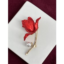 Calista Aksesuar Minik Taş ve Inci Detaylı Kırmızı Renkli Çiçek Figürlü Gold Broş