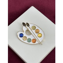 Calista Aksesuar Renkli Taşlı Beyaz Palet Figürlü Gold Broş