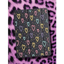 Nurdic iPad Pro M5 Wi-Fi 11" Inc Kılıf Uyku Modlu Kalem Bölmeli Desenli Temalı Flu Kalp