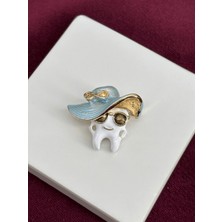 Calista Aksesuar Mavi Şapkalı ve Altın Renkli Gözlüklü Diş Figürlü Gold Broş