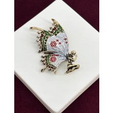 Calista Aksesuar Oturan Kadın Figürlü ve Mavi Yeşil ve Kırmızı Kanat Detaylı Gold Broş