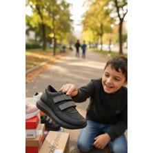 Enoch Siyah Yüksek Tabanlı Çift Cırtlı ve Parlak Taş Detaylı Kız Çocuk Ayakkabı