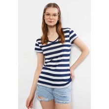 Pazarcan Lacivert V Yaka Çizgili Kısa Kollu Kadın Tişört