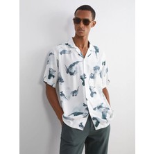 LC Waikiki Petrol Regular Fit Resort Yaka Kısa Kollu Desenli Viskon Erkek Gömlek