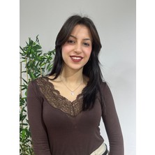 Strength Wear V Yaka Dantel Detaylı Bluz