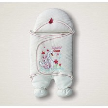 İsmiyle Al Yenidoğan Çiçekli Ördek Nakışlı Şapkalı Kız Bebek Ayaklı Kundak Bebek Battaniyesi Ekru