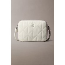 Calvin Klein Kadın Quılted Camera Bag Omuz Çantası - Beyaz