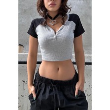 Köstebek Siyah Raglan Düğmeli Gri Melanj Y2K Kısa Kollu Crop