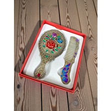 Hediye Fikri Işlemeli Taşlı Zamak Döküm Katlanır El Aynası – Otantik Tasarım (12 × 15 Cm)