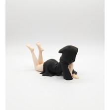 Karanlık Estetik Kadın Figür – Siyah Gecelikli, El Boyaması Dekoratif Heykel