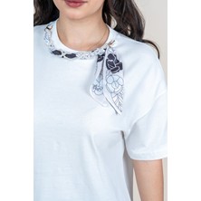 MissVina Yaka Fular Detaylı Penye T-Shirt