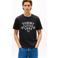Tommy Hilfiger Erkek Arch Varsity Logolu Bisiklet Yaka T-Shirt - Siyah
