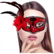 Aesco Kırmızı Renk Yandan Tüylü Güllü Gümüş Taşlı Pullu Maske 20X22 cm - Lisinya