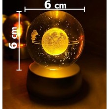 Velora Ahşap Standlı Cam Küre Işıklı Göz Yormayan Gezegen Satürn Motifli Masaüstü Aydınlatma Gece Lambası Dekoratif Çocuk Odası Salon Yatak Odası Lamba 6cm x 6cm (Satürndeki Kız)