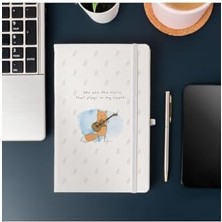 Liora Sen Kalbimde Çalan Müziksin Mottolu Minimal Tasarımlı Çizgili Not Defteri 13 cm x 21 cm 100 Yaprak