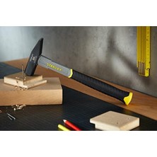 Velora STHT0-51907 Çekiç Fiberglas 300 G (Uzunluk 295 Mm, Cilalı Kafa) Siyah